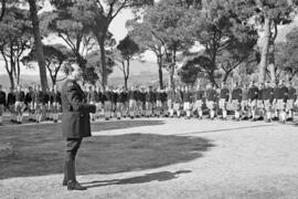 El secretario general del Frente de Juventudes en el campamento Vigil de Quiñones, Marbella. Febrero de 1954. Málaga. España