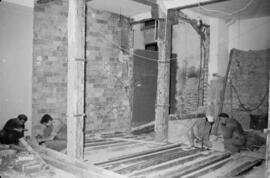 Obras en el edificio de la Ferretería La Campana en calle Martínez. Marzo de 1963. Málaga, España.