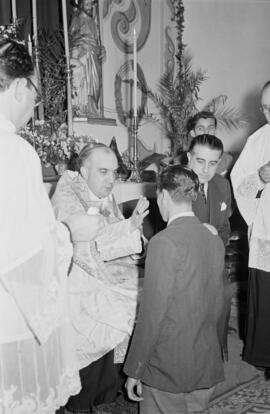 Confirmación de los alumnos. Escuela de Formación Profesional Francisco Franco. Marzo, 1954. Málaga, España.