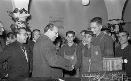 Visita a la Escuela de Formación Profesional Francisco Franco de  José Solís Ruiz, ministro-secretario general del Movimiento. Enero de 1953. Málaga, España.