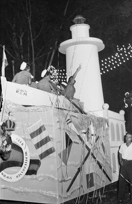 Málaga. Parque. Feria de Málaga 1959, cabalgata de flores. Agosto de 1959. Málaga, España.