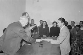 Acto en la Industria malagueña. Marzo de 1954. Málaga. España.