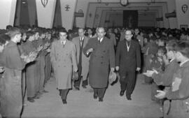 Visita a la Escuela de Formación Profesional Francisco Franco de  José Solís Ruiz, ministro-secretario general del Movimiento. Enero de 1953. Málaga, España.