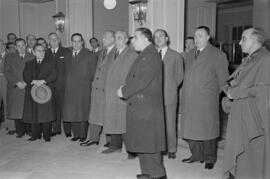 El gobernador civil, Manuel García del Olmo en el Instituto Nacional de Previsión. Bendición de ambulatorio. Febrero de 1954. Málaga (España).