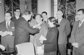 Acto en el Gobierno Civil. Entrega de premios de natalidad. Marzo de 1954. Málaga, España.