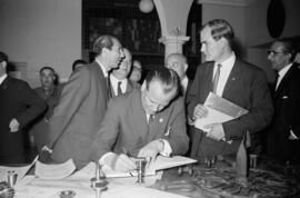 Visita del ministro alemán de la Vivienda a la Escuela de Formación Profesional Francisco Franco. Mayo de 1963. Málaga, España.
