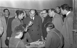 Visita a la Escuela de Formación Profesional Francisco Franco de  José Solís Ruiz, ministro-secretario general del Movimiento. Enero de 1953. Málaga, España.