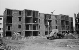 Construcción de edificios de viviendas en Ciudad Jardín. Barriada Virgen del Carmen. Enero de 1963. Málaga, España