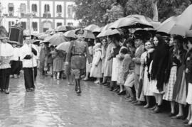 Entierro de José Gálvez Ginachero. Traslado del féretro desde el hospital Civil. Abril de 1952. Málaga (España).