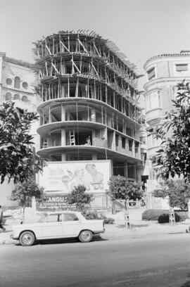 Edificio calle Cortina del Muelle, número 13, en construcción. Octubre de 1963. Málaga, España.