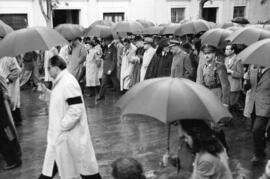 Entierro de José Gálvez Ginachero. Traslado del féretro desde el hospital Civil. Abril de 1952. Málaga (España).