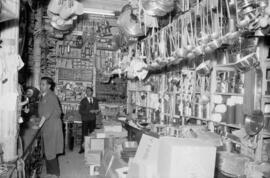 Ferretería La Campana. Marzo de 1963. Málaga, España.