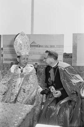 Acto de colocación de la primera piedra del Instituto Docente Santa María de la Victoria por el Nuncio de su Santidad. Mayo de 1963. Málaga, España.