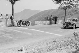1ª Vuelta Automovilística a Andalucía. 2ª Etapa, Málaga-Granada, subida Cuesta de la Reina, Montes de Málaga. Septiembre de 1954. Málaga, España