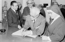 Visita del ministro de la Gobernación, Camilo Alonso Vega, al Hospital Civil. Marzo de 1967. Málaga (España)