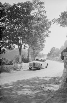 1ª Vuelta Automovilística a Andalucía. 2ª Etapa, Málaga-Granada, subida Cuesta de la Reina, Montes de Málaga. Septiembre de 1954. Málaga, España