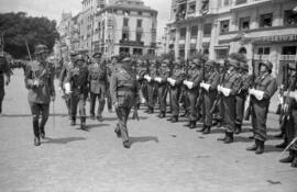 Visita oficial de Franco a Málaga. 27 y 28 de abril de 1961. Desfile. Plaza de la Marina. Málaga, España