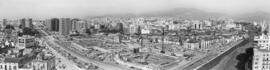 Prolongación de la Alameda y río Guadalmedina. Barrios de Perchel y Trinidad. Hacia 1975. Málaga, España.