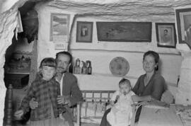 Vivienda cueva. Noviembre de 1954. Málaga, España.