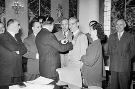 Acto en el Gobierno Civil. Entrega de premios de natalidad. Marzo de 1954. Málaga, España.