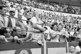 Ernest Hemingway en la plaza de toros de la Malagueta. Agosto de 1959. Málaga, España