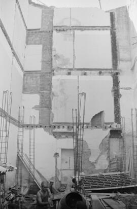 Edificio en obras. Plaza María Guerrero. Octubre de 1963. Málaga, España.