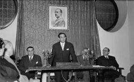 Conferencia en la exposición de pintura de María Antonia Conejo en la Sociedad Económica Amigos del País. Febrero de 1954. Málaga. España.