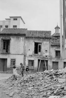 Calle, barrio de El Perchel. 1974, febrero. Málaga, España.