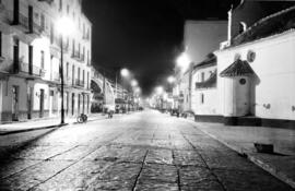 Calle Mármoles, con el nuevo alumbrado inaugurado en la navidad de 1959. Octubre de 1960. Málaga. España.