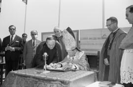 Acto de colocación de la primera piedra del Instituto Docente Santa María de la Victoria por el Nuncio de su Santidad. Mayo de 1963. Málaga, España.