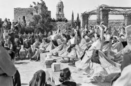 La Alcazaba. Baile en honor de los cursillistas extranjeros. Febrero de 1954. España.