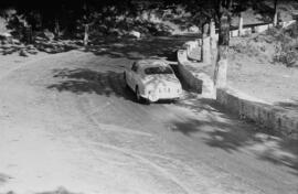 1ª Vuelta Automovilística a Andalucía. 2ª Etapa, Málaga-Granada, subida Cuesta de la Reina, Montes de Málaga. Septiembre de 1954. Málaga, España