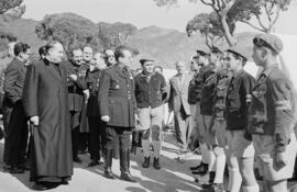 El secretario general del Frente de Juventudes en el campamento Vigil de Quiñones, Marbella. Febrero de 1954. Málaga. España