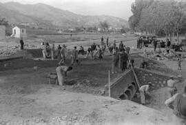 Arroyo de Los Ángeles. Construcción de un puente a la altura de Paseo de Martiricos. Hacia 1949. Málaga, España.