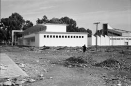 Escuela de Comercio e instituto de bachillerato Nuestra Señora de la Victoria. Construcción. Diciembre de 1957. Málaga (España)