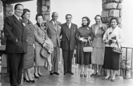 Franz von Papen y su hija Isabelle acompañados por Manuel García del Olmo en la Hostería de Gibralfaro. Marzo de 1954. Málaga, España.