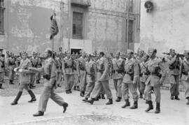 Semana Santa de Málaga. Desfile de la Legión. Cofradía de Mena. Jueves Santo. Marzo de 1954. España.
