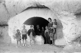 Viviendas cueva. 1952-08, agosto. Málaga, España.