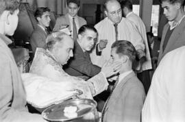 Confirmación de los alumnos. Escuela de Formación Profesional Francisco Franco. Marzo, 1954. Málaga, España.