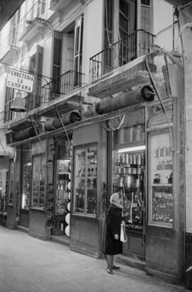 Ferretería La Campana. Marzo de 1963. Málaga, España.