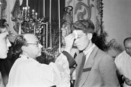 Confirmación de los alumnos. Escuela de Formación Profesional Francisco Franco. Marzo, 1954. Málaga, España.