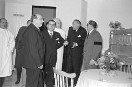 Luis Julve Ceperuelo, Eliseo Sastre del Blanco y Pedro Luis Alonso junto con José Lazárraga Abechuco visitan las instalaciones del sanatorio 18 de julio. Diciembre de 1955. Málaga, España-03