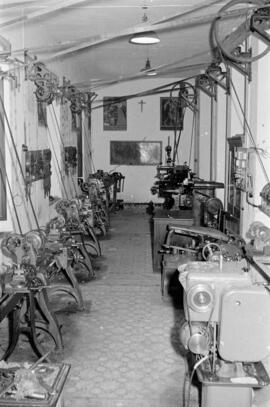 Escuela de Peritos Industriales en calle la Regente. Talleres. Abril de 1956. Málaga (España).