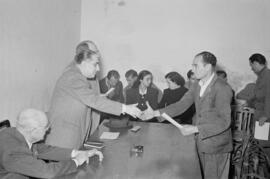 Acto en la Industria malagueña. Marzo de 1954. Málaga. España.