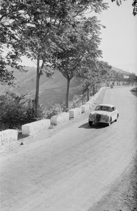 1ª Vuelta Automovilística a Andalucía. 2ª Etapa, Málaga-Granada, subida Cuesta de la Reina, Montes de Málaga. Septiembre de 1954. Málaga, España