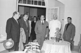 Luis Julve Ceperuelo y Eliseo Sastre del Blanco junto con José Lazárraga Abechuco visitan las instalaciones del sanatorio 18 de julio. Diciembre de 1955. Málaga, España-02