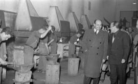 Visita a la Escuela de Formación Profesional Francisco Franco de  José Solís Ruiz, ministro-secretario general del Movimiento. Enero de 1953. Málaga, España.