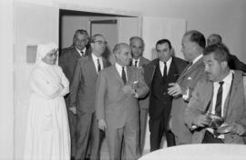 Visita del gobernador civil, Ramón Castilla Pérez, al Hospital Civil. Junio de 1965. Málaga (España).