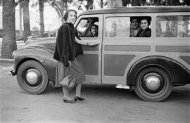 Automóviles montados en la factoría Taillefer. Parque de Málaga. Agosto de 1952. España