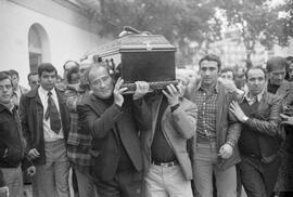 Entierro de Manuel José García Caparrós, tras la manifestación por la autonomía de Andalucía. 1.5. 1977-12-05. Málaga, España.